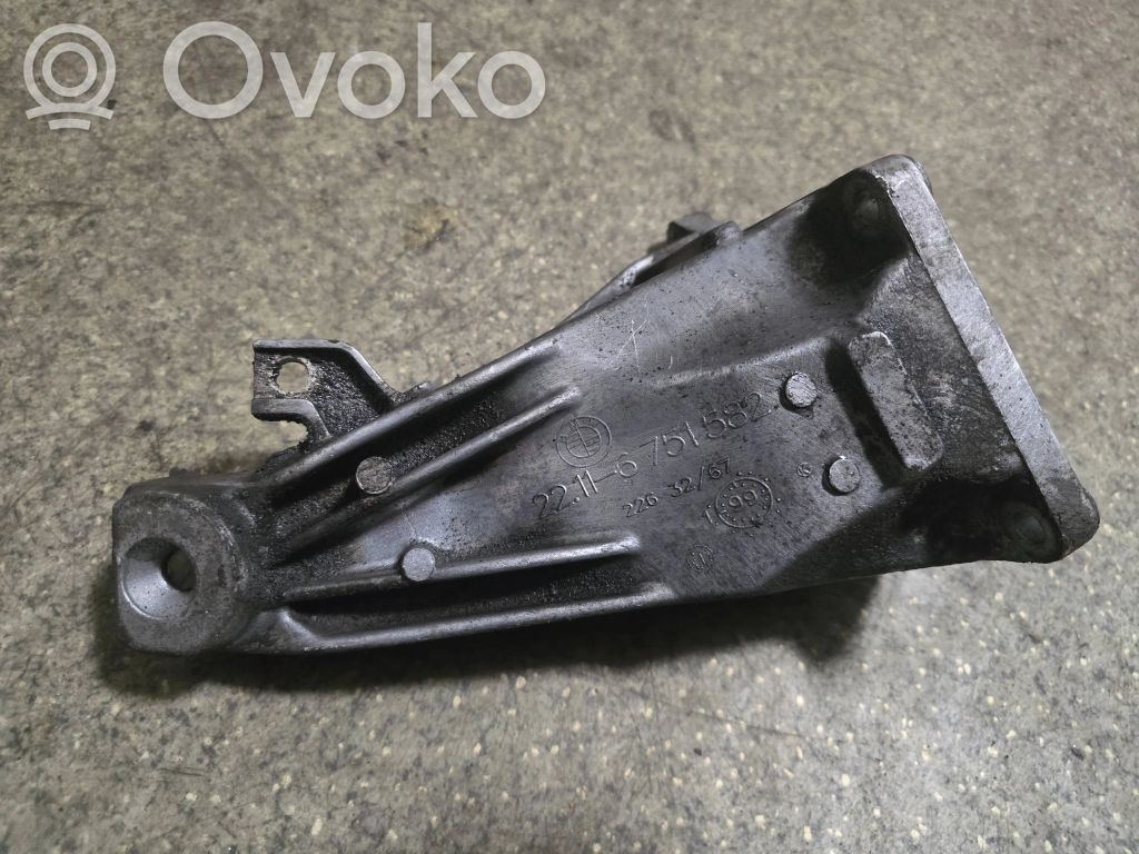 BMW 5 E39 Engine mounting bracket 