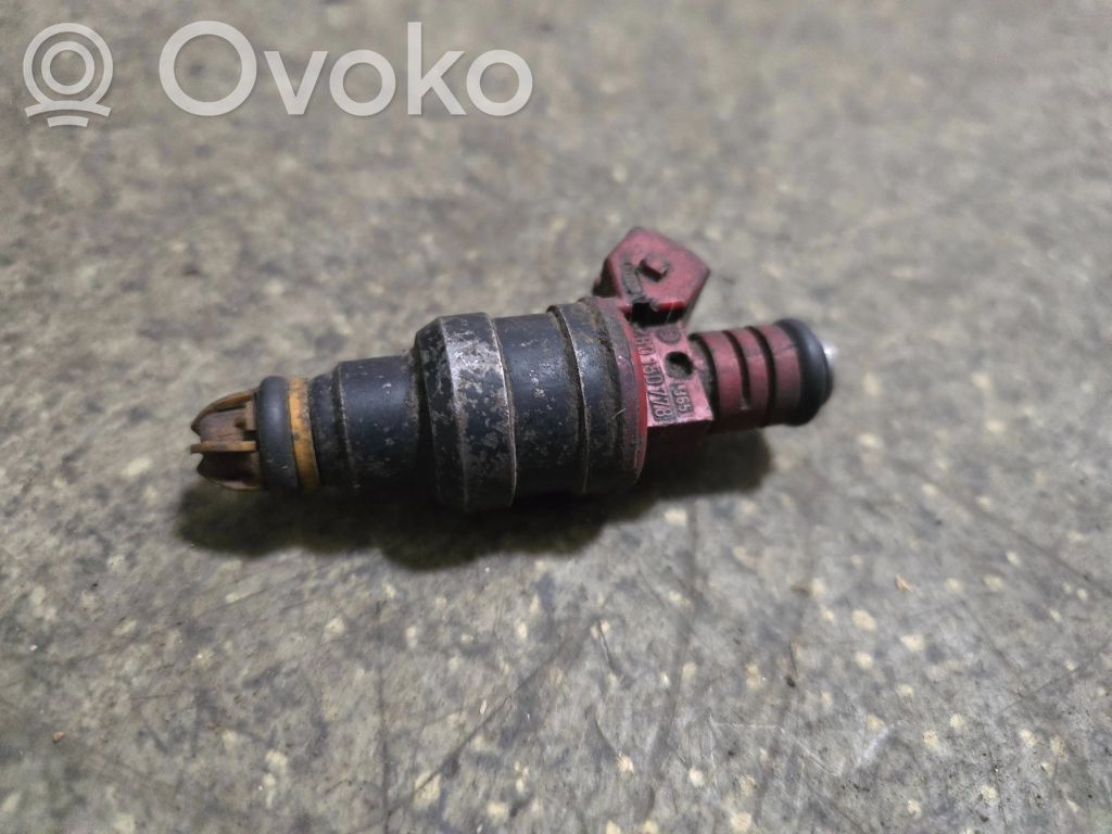 BMW 7 E38 Fuel injector 