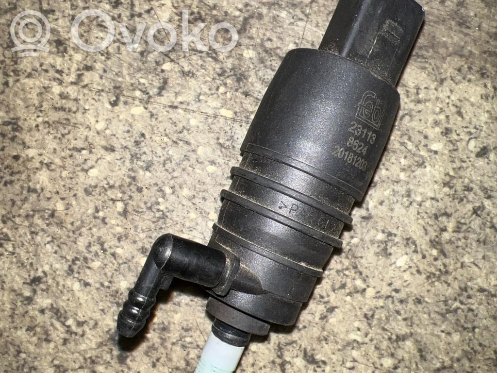 BMW 5 E39 Windscreen/windshield washer pump 