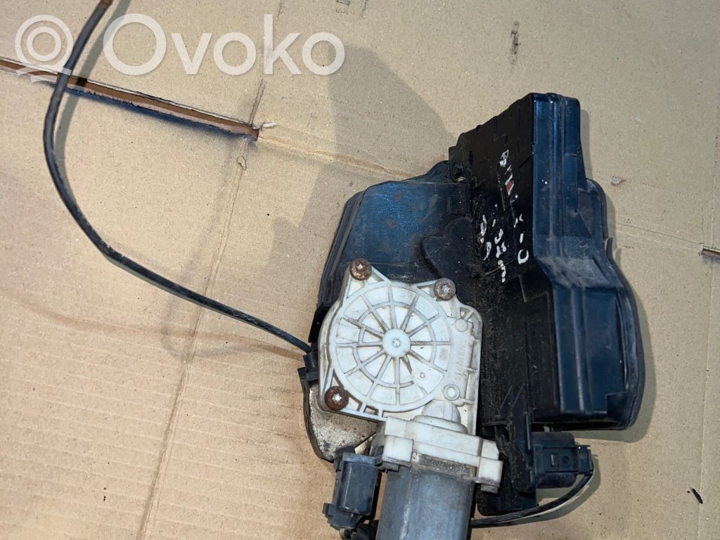 BMW 7 E65 E66 Priekšpusē slēdzene 