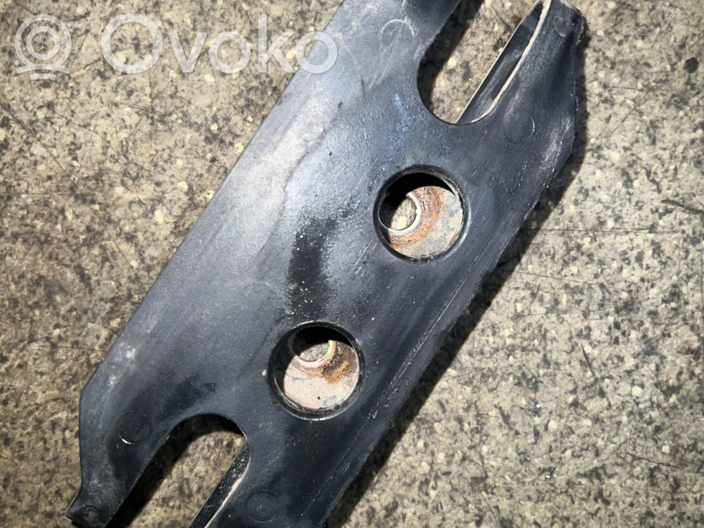 BMW 5 E34 Soporte de montaje del parachoques trasero 