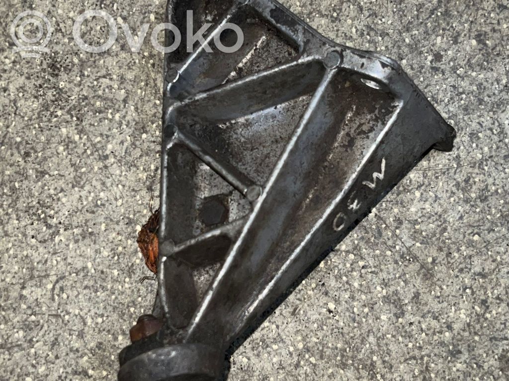 Engine mounting bracket   1129806