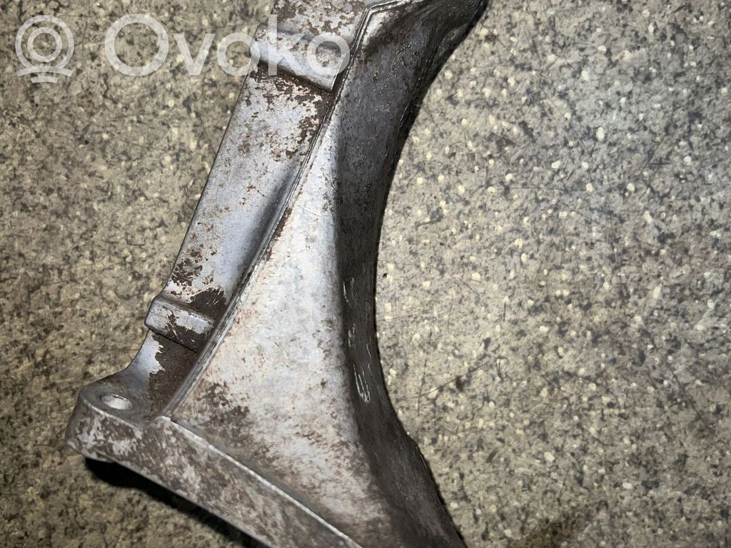 BMW 3 E36 Engine mounting bracket 