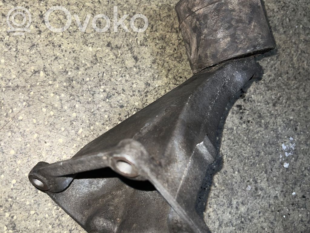 BMW 5 E34 Engine mounting bracket 
