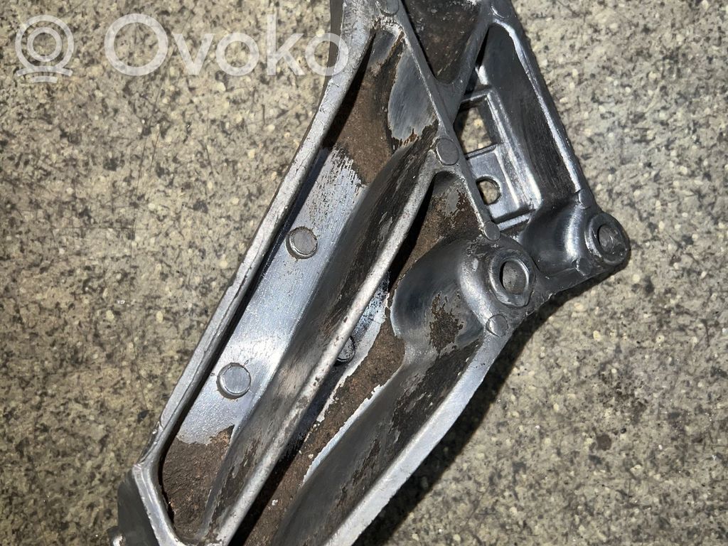 BMW 5 E28 Engine mounting bracket 