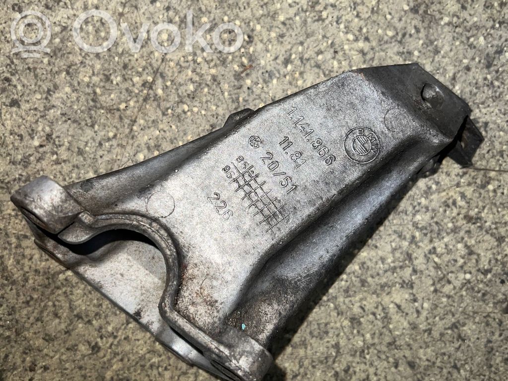BMW 5 E34 Engine mounting bracket 