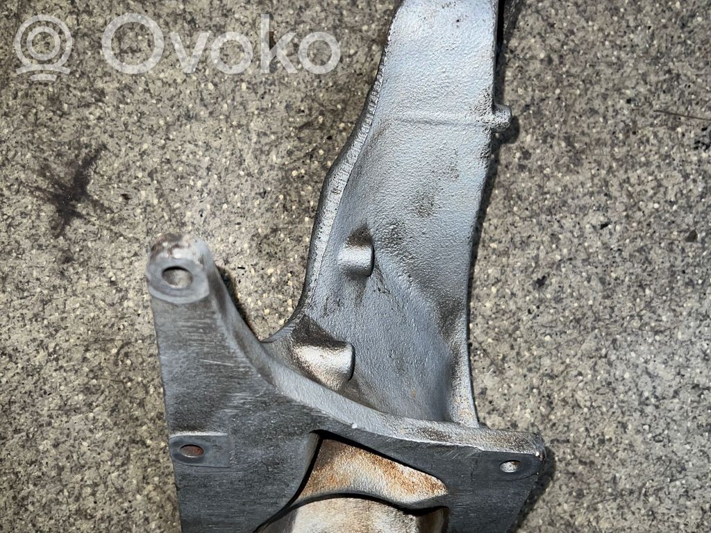Engine mounting bracket   6751345