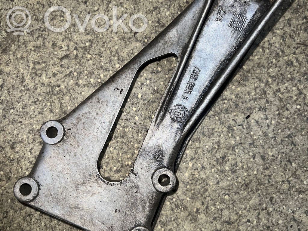 BMW 5 E34 Engine mounting bracket 