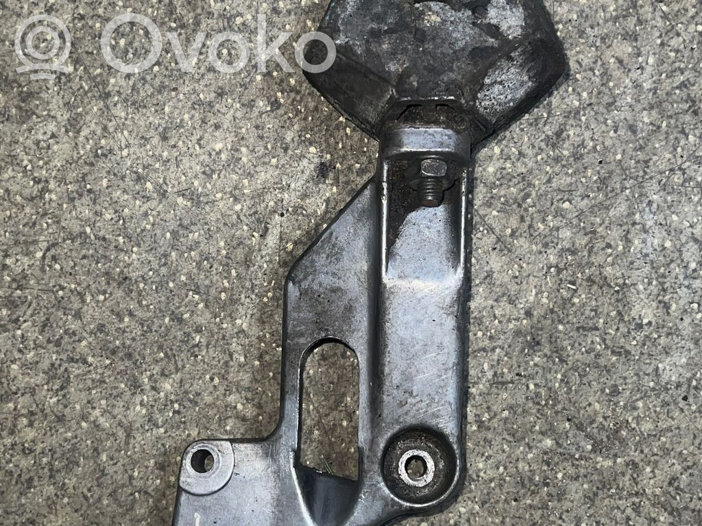 Engine mounting bracket   1135765