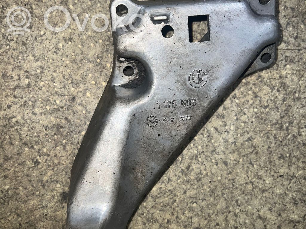 BMW 5 E28 Engine mounting bracket 