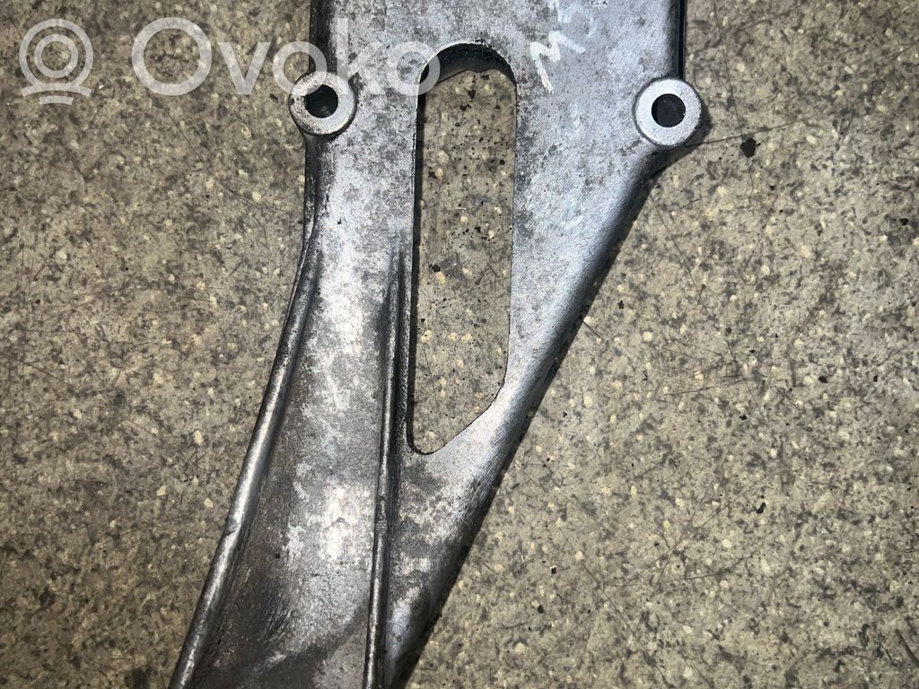 Engine mounting bracket   1136537