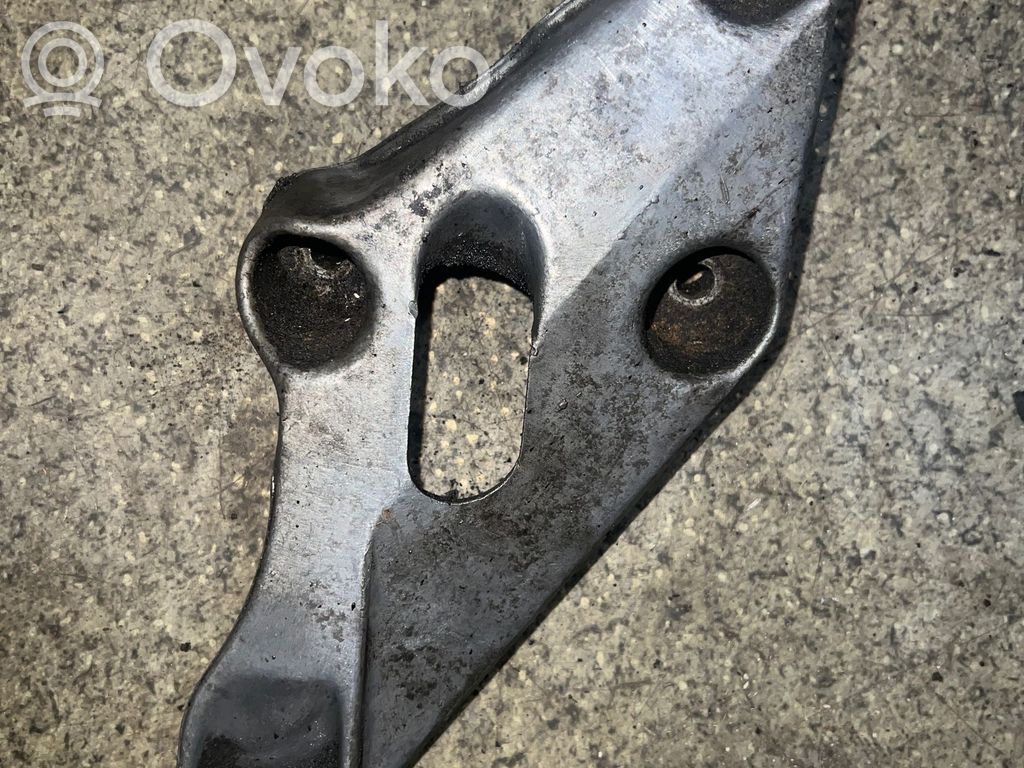 BMW 5 E34 Engine mounting bracket 