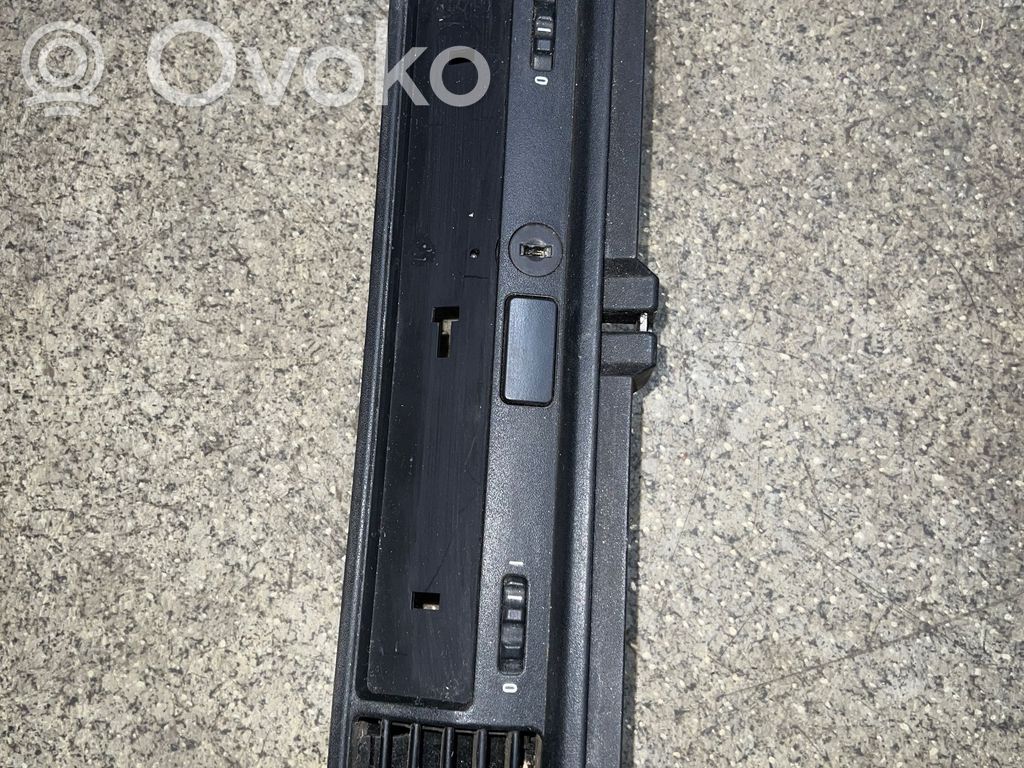 BMW 3 E36 Centrinės oro grotelės 