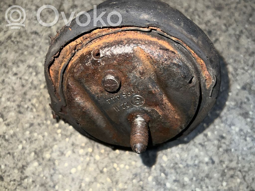 Engine mount bracket   1095444