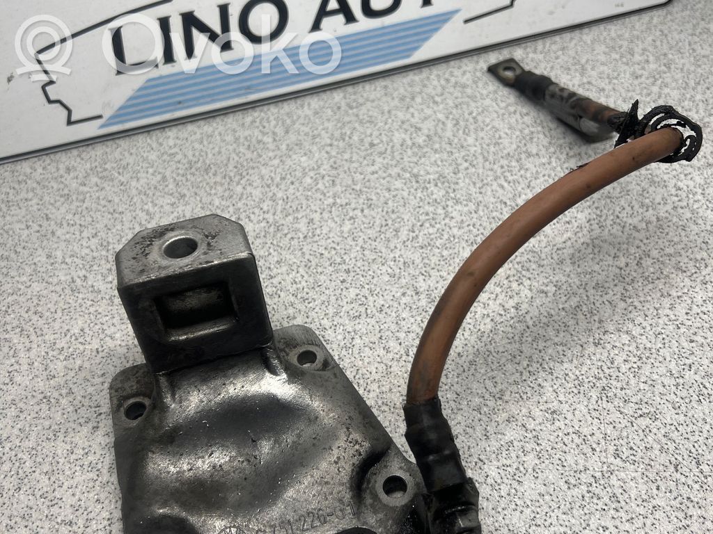 Engine mounting bracket   6751226,1737755