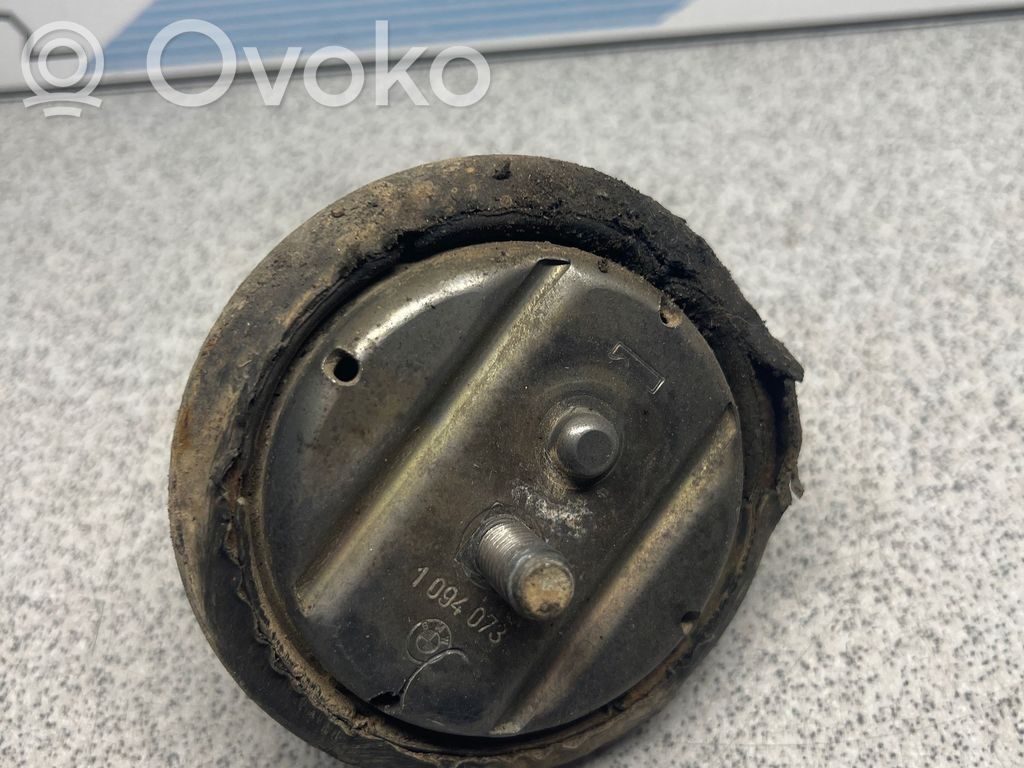 Engine mount bracket   1094073