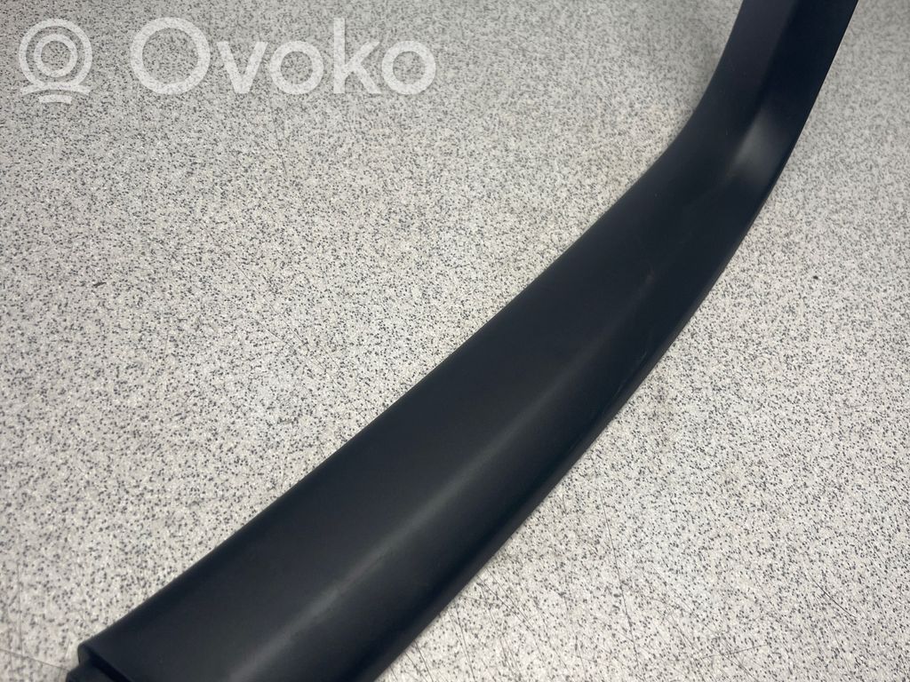 Šoninė apdaila (prie lango)   7061396