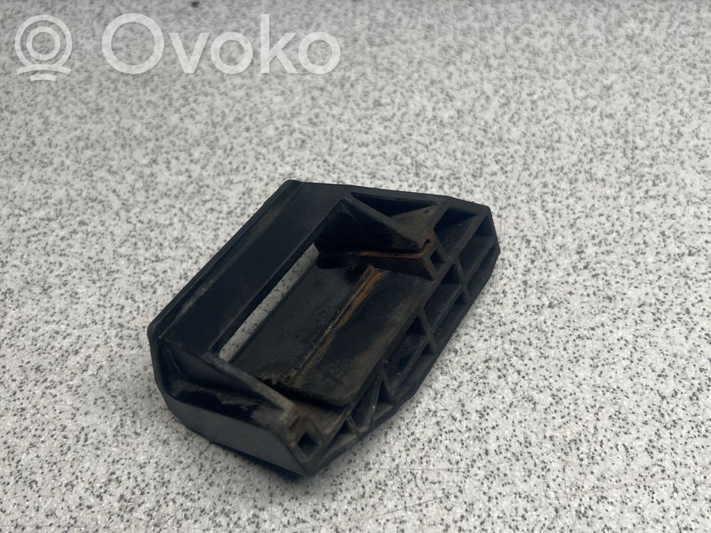 Jäähdyttimen kannatin   7508016