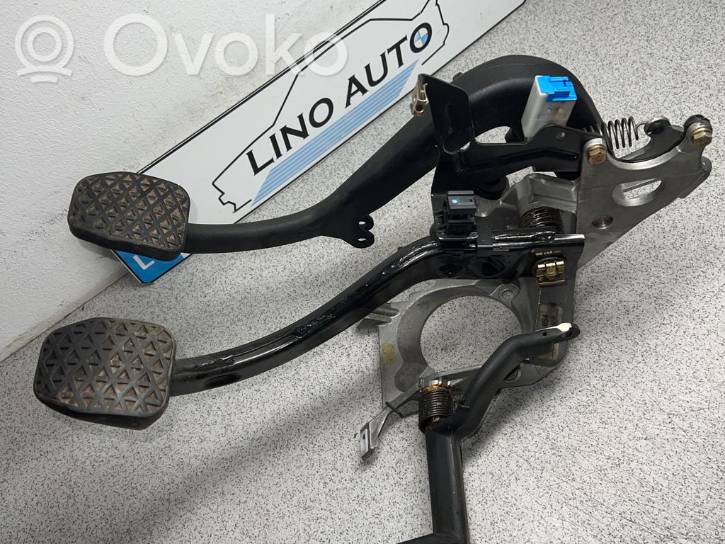 BMW 5 E39 Pedal assembly 