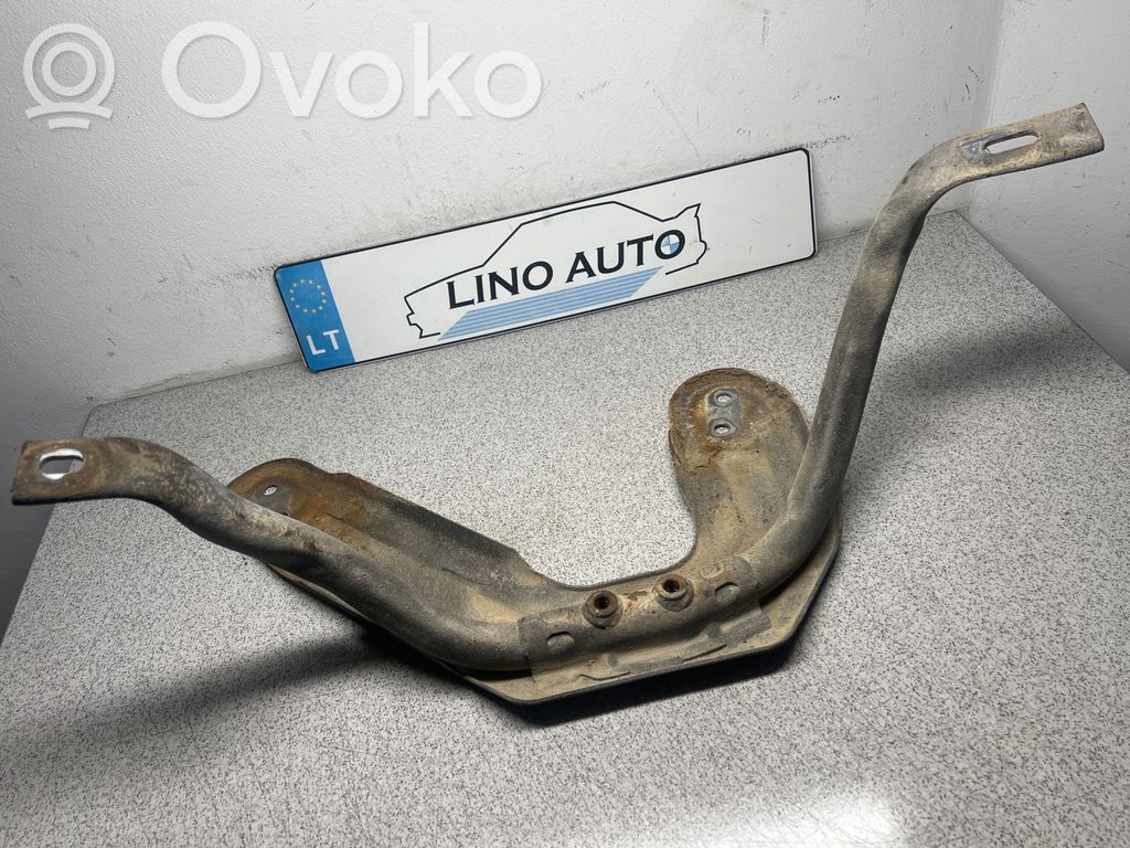 BMW 5 E60 E61 Cits aizmugures šasijas elements 