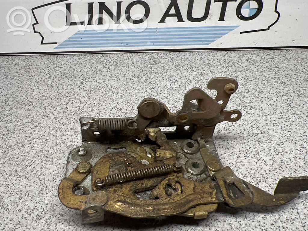 BMW 5 E28 Priekšpusē slēdzene 