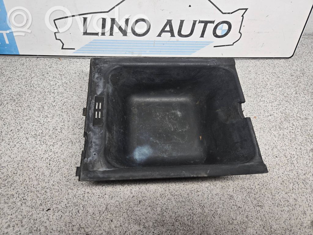 BMW 5 E39 Glove box 