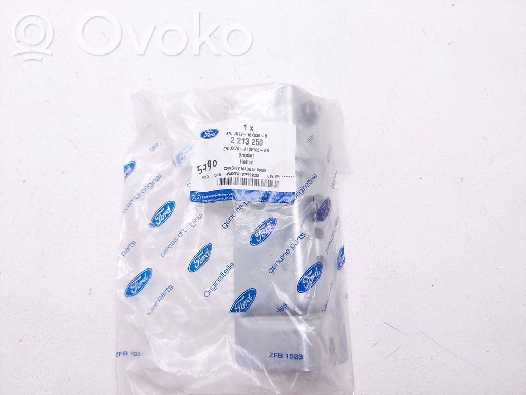 Ford Focus Fender mounting bracket 