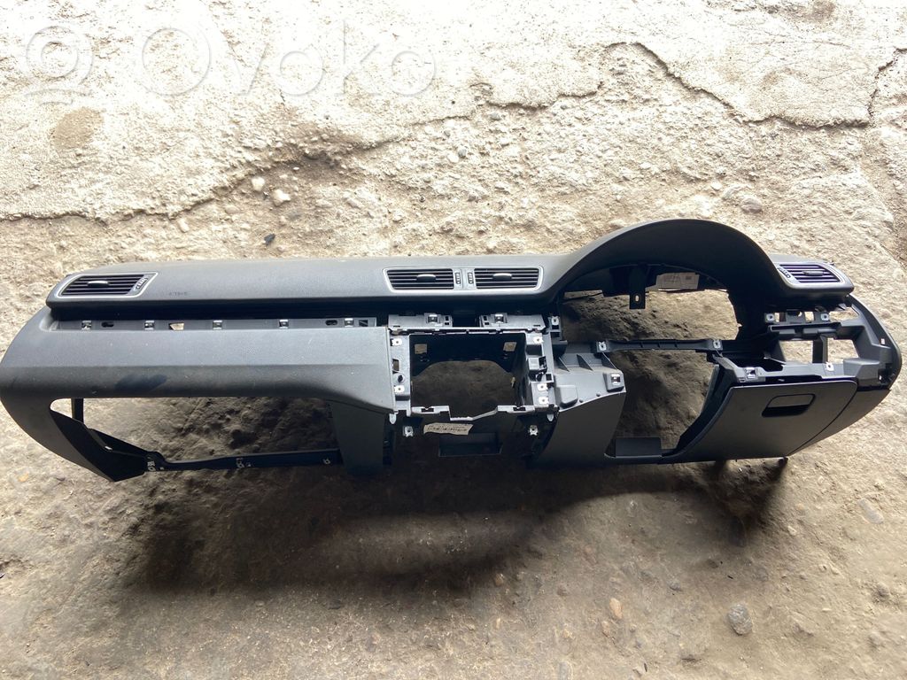 Volkswagen PASSAT B7 Dashboard 