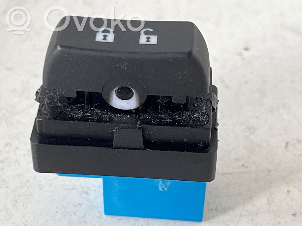 Opel Mokka X Child safety switch 
