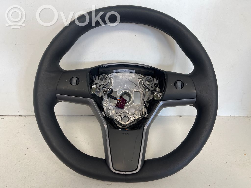 Tesla Model 3 Stūre 