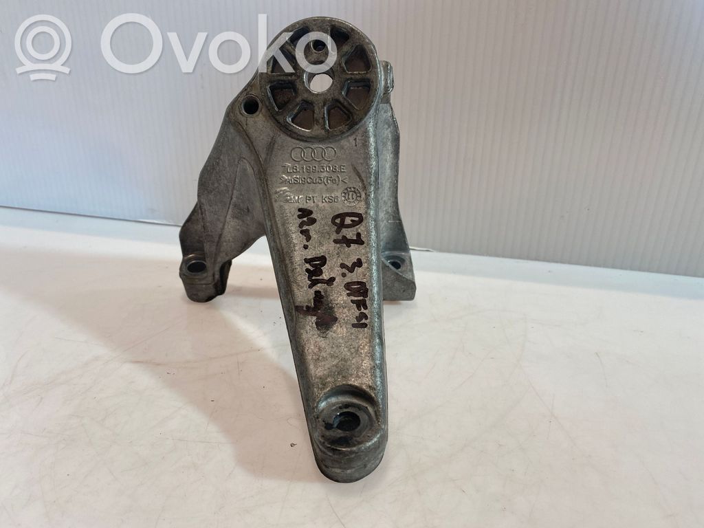 Audi Q7 4L Engine mounting bracket 