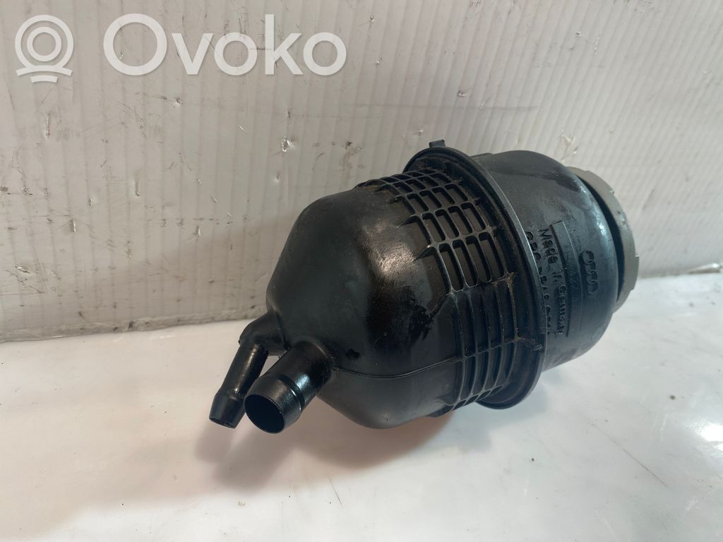 Audi A4 S4 B8 8K Ohjaustehostimen nestesäiliö 