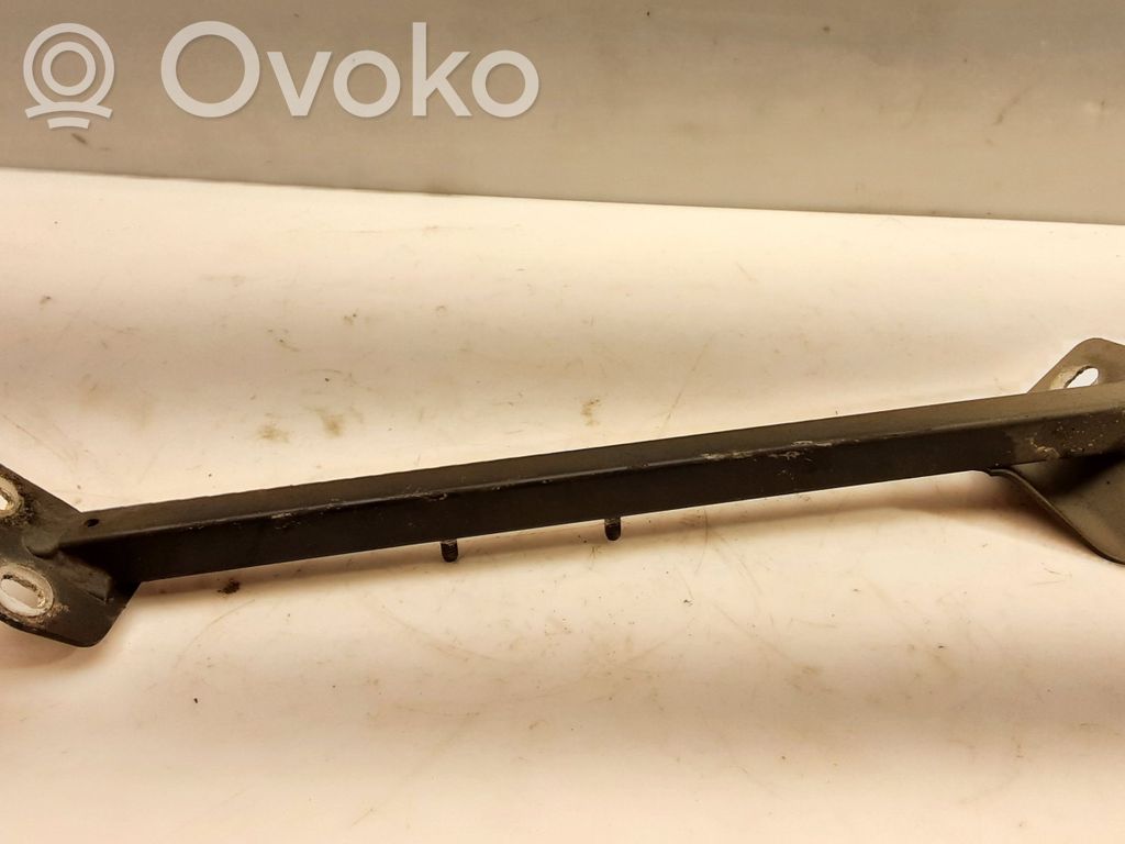 Audi A8 S8 D3 4E Lokasuojan kannake 