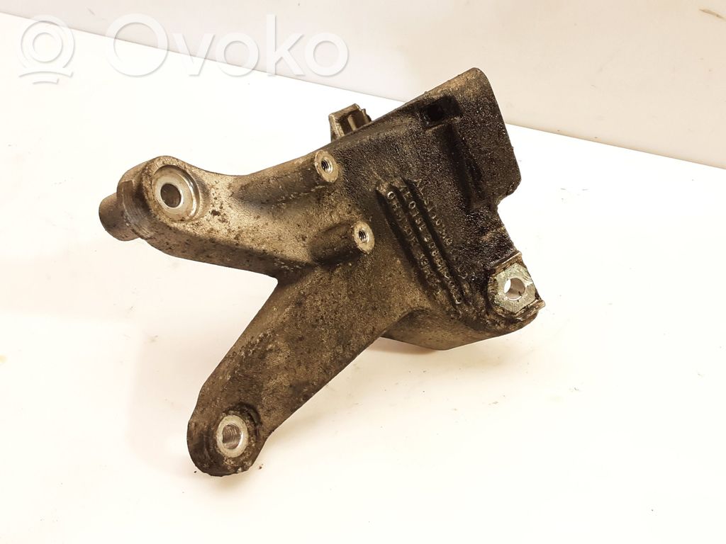 Audi A8 S8 D3 4E Engine mounting bracket 