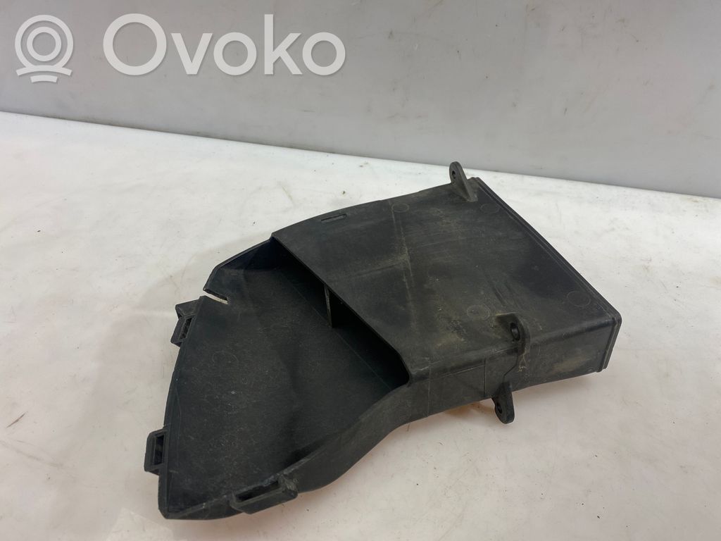 Audi A8 S8 D3 4E Ilmanoton kanavan osa 