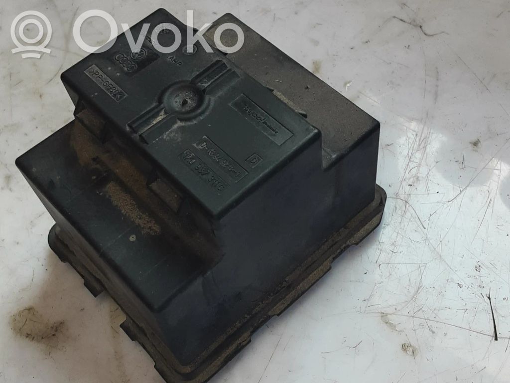 Audi A3 S3 A3 Sportback 8P Tapa de caja de fusibles 