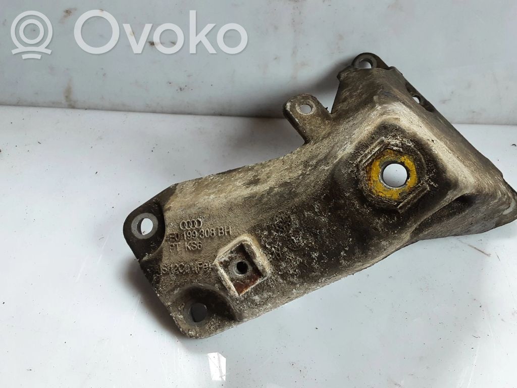 Audi A8 S8 D3 4E Engine mounting bracket 