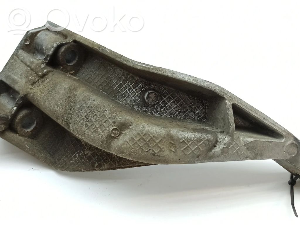Engine mounting bracket   1120012
