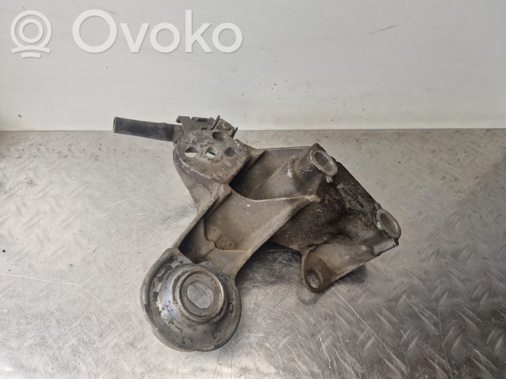 Engine mounting bracket   4Z7199352