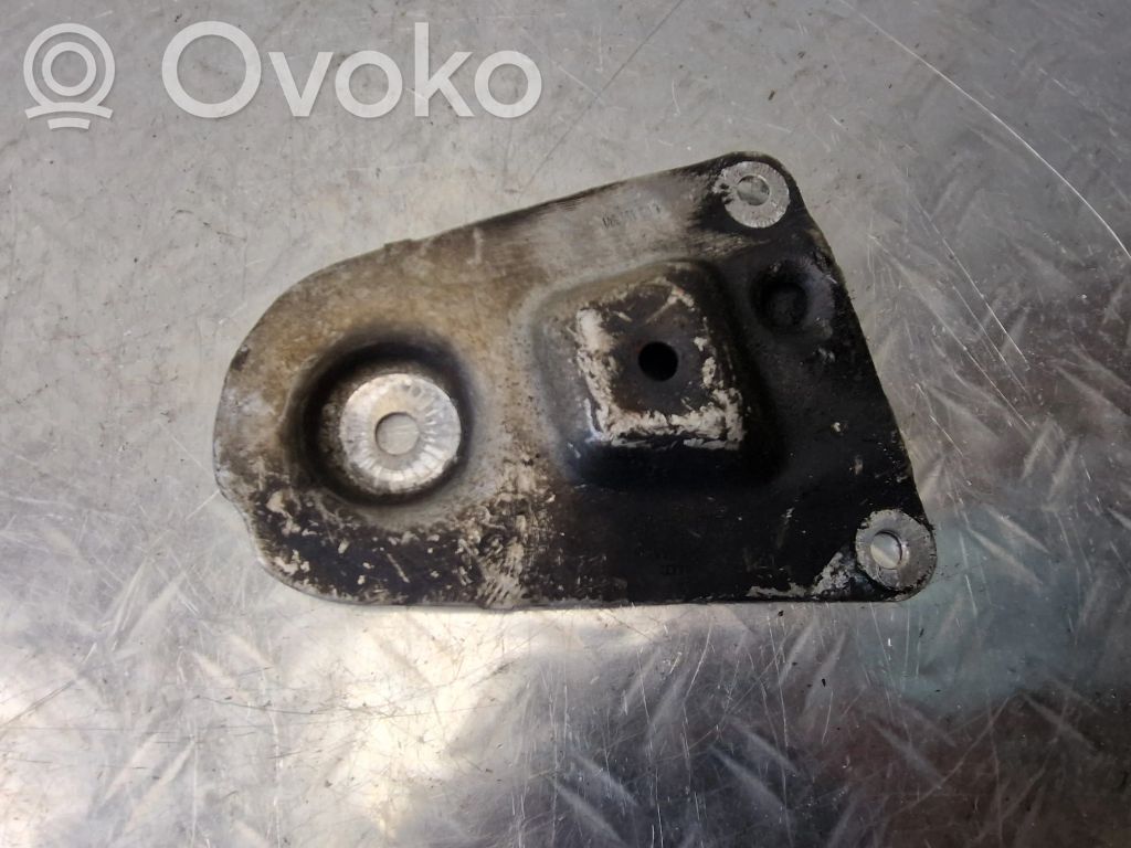 Engine mounting bracket   8D0399542B