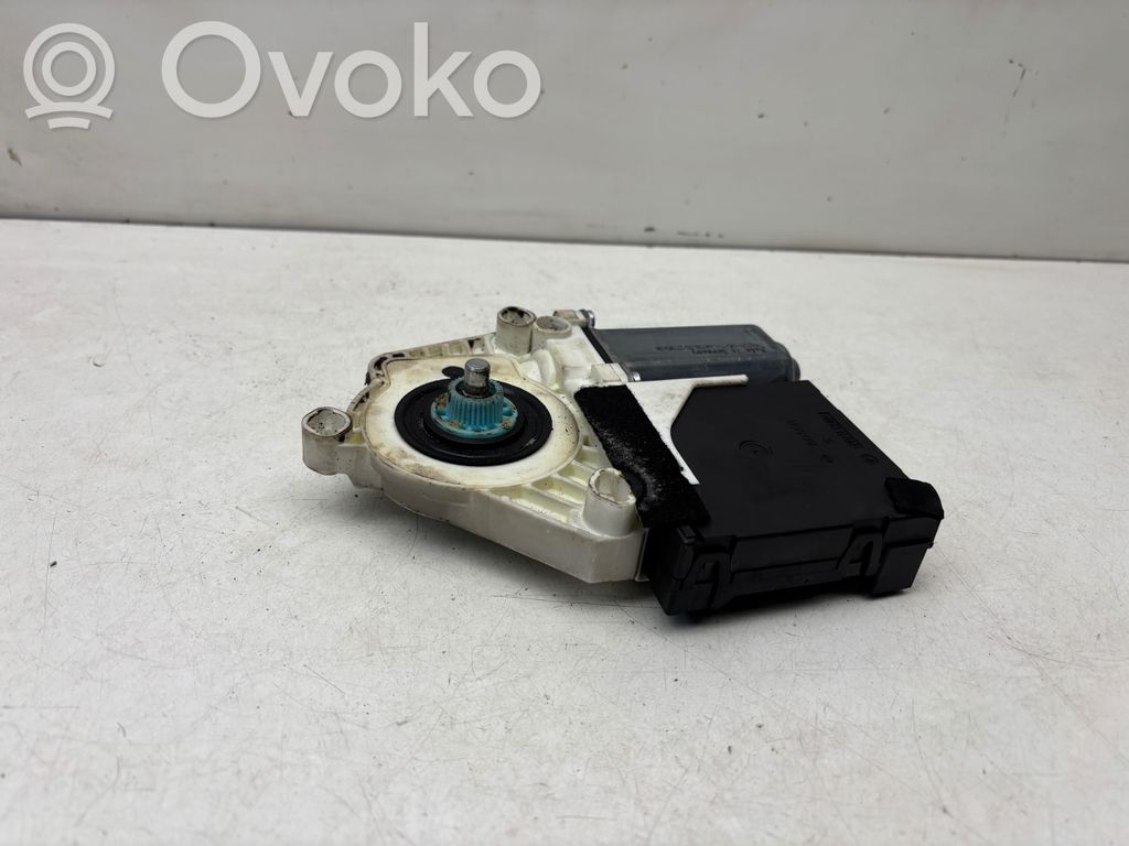 Volkswagen Jetta V Silnik regulatora szyby drzwi przednich 