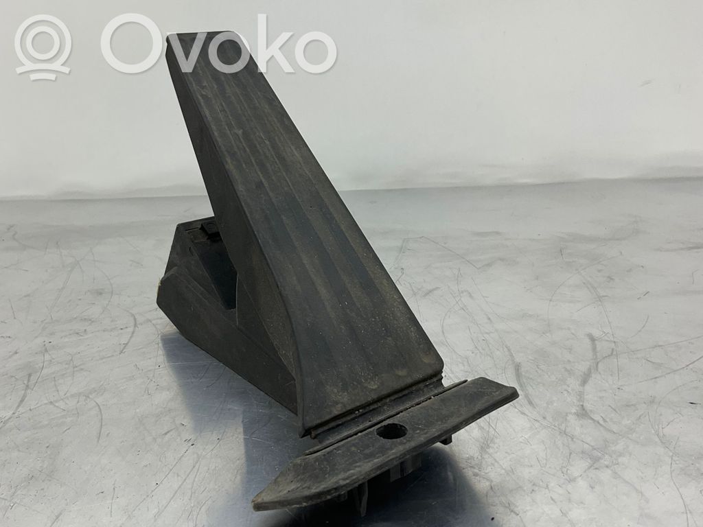 Accelerator throttle pedal   6789998