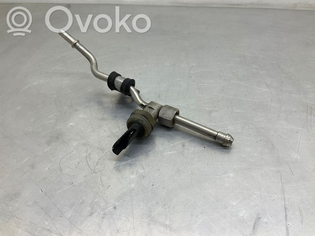 BMW 5 E60 E61 Fuel injector supply line/pipe 