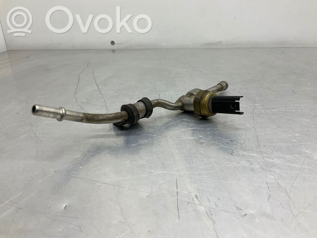 BMW 5 E60 E61 Fuel injector supply line/pipe 