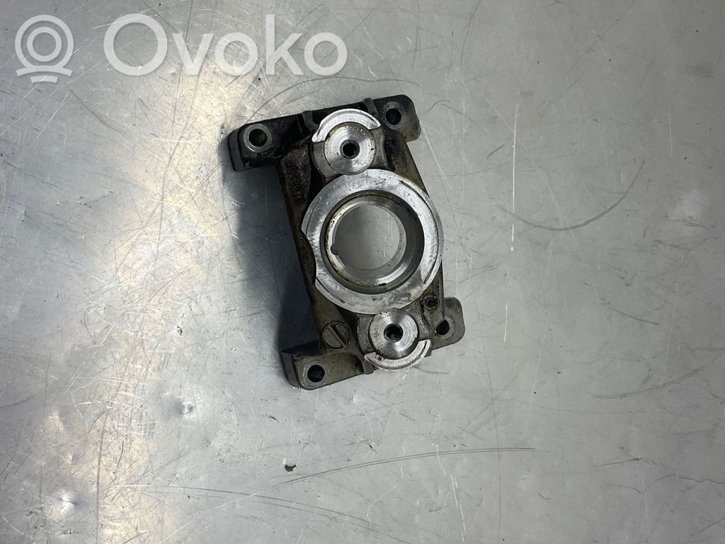BMW 5 G30 G31 G38 Camshaft holder bracket 