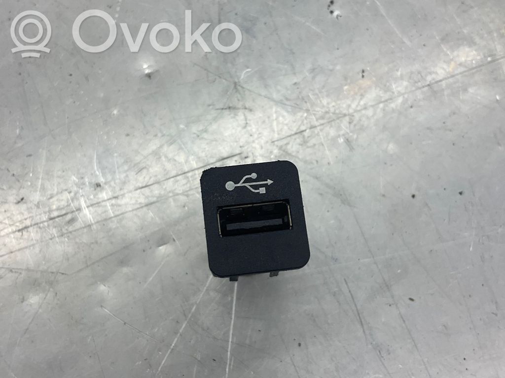 BMW 5 F10 F11 USB jungtis 