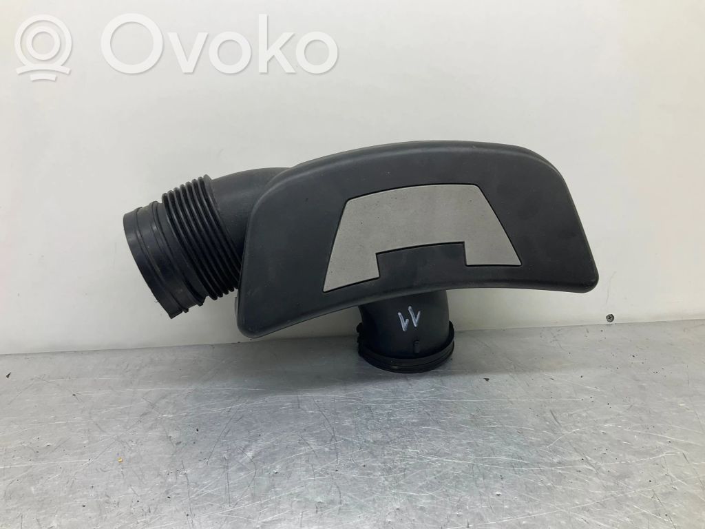 BMW 5 E60 E61 Ilmanoton kanavan osa 