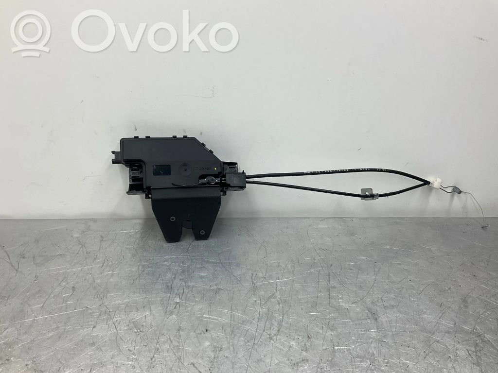 BMW 3 E90 E91 Lastausoven lukko 