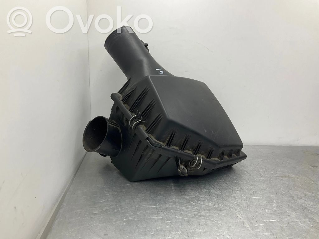 BMW 5 E60 E61 Air filter box 