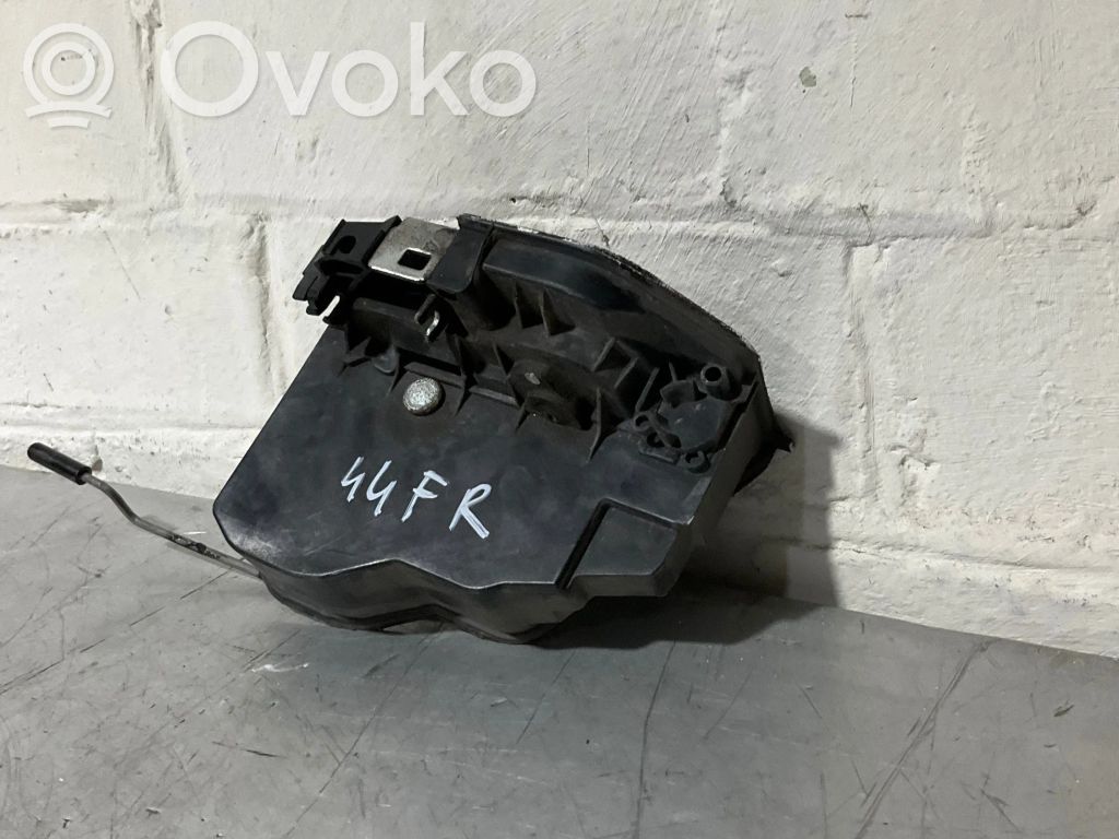 BMW 5 E60 E61 Priekšpusē slēdzene 